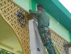 Pengecatan Masjid Desa Polewali Terus Dikerjakan Satgas TMMD