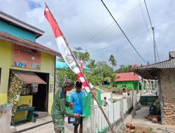 Semangat Gotong Royong Satgas TMMD bersama masyarakat Warnai Pengecatan Pagar di Desa Umbele Lama