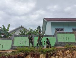 Satgas TMMD Ke-129 Laksanakan Pembenahan SD Negeri Polewali Melalui Pengecatan Pagar Sekolah