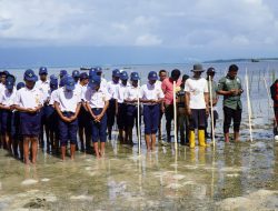 Siswa SMP Negeri 2 Umbele Antusias Ikuti Penanaman Mangrove Bersama Satgas TMMD Ke-129