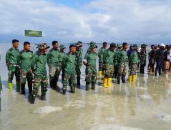 Masyarakat Kepulauan Umbele Antusias Ikuti Penanaman Pohon Mangrove Bersama Satgas TMMD Ke-129