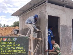 Gotong Royong Satgas TMMD dan Masyarakat Warnai Pembangunan MCK Masjid Desa Polewali