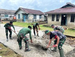Gotong Royong Satgas TMMD dan Warga Percepat Pekerjaan Rabat Beton Jalan di Desa Polewali