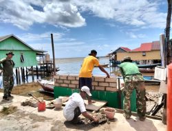 Satgas TMMD dan Masyarakat Gotong Royong Kerjakan Program Manunggal Air Bersih di Desa Umbele