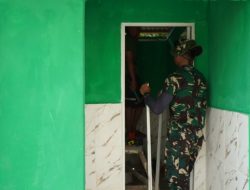 Pemasangan Plafon MCK Masjid Quba Desa Umbele Terus Dikebut Satgas TMMD