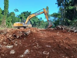 Pembukaan Jalan Penghubung Kepulauan Umbele Hampir Rampung Berkat Sinergitas Satgas TMMD dan Masyarakat