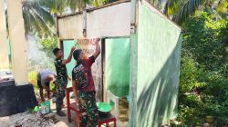 Satgas TMMD Perbaiki dan Cat MCK SDN Polewali di Luar Sasaran Program