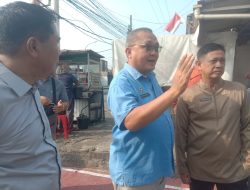 Sambut HUT ke-81 RI, Kecamatan kemang Bagikan Bendera Merah Putih Kepada Warga