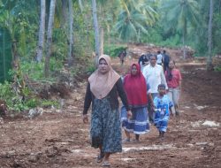 Jalan TMMD Mudahkan Aktivitas Ibu-Ibu Membawa Hasil Kebun