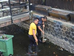 Sambut HUT Kemerdekaan RI ke 81, Polres Kebumen Bersihkan Asrama dan Jalan Sarbini