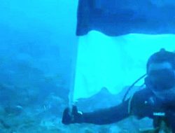 Merah Putih Berkibar di Kedalaman Morotai, Menjaga Laut Indonesia