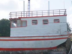 Satgas TMMD Bersama Masyarakat Percantik Miniatur Kapal, Jadi Ikon Baru Desa Umbele