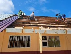 Atap SMP Negeri Umbele Dibongkar Satgas TMMD, Awali Proses Rehabilitasi Sekolah