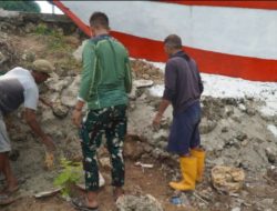 Satgas TMMD Bersama Masyarakat Perbaiki Saluran Air yang Rusak
