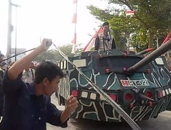 RT 02 Tampil Beda di Karnaval HUT ke-81 RI, Hadirkan Kendaraan Lapis Baja yang Jadi Perhatian Warga