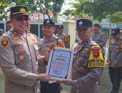 Apel Pagi Jam Pimpinan dan Penyerahan Penghargaan Personel Berprestasi Polsek Cikalongwetan