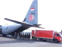 TNI AU Melalui Lanud Halim Perdanakusuma Dukung Percepatan Pendistribusian Bansos Bencana NTT