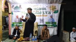 Mushola AR-Rohmaan Bergemuruh Shalawat, Warga Kelapa Tiga Rayakan Maulid Nabi dengan Penuh Khidmat