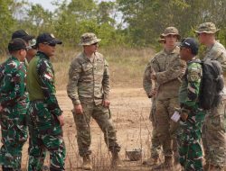 Prajurit Batalyon Arhanud 10/ABC Bersama Militer Negara Sahabat Tinjau Gelar Alutsista Jelang Latma Super Garuda Shield 2026