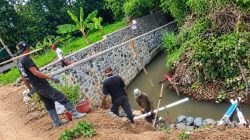 Jalan Poros Mulus, Hasil Tani Lancar! Begini Realisasi Bankeu di Cihideung Udik
