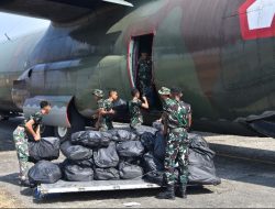 Dukung Penanganan Karhutla, Lanud Halim Perdanakusuma Kembali Kirim APD dan Tabung Oksigen ke Kalimantan