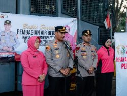 Kemarau Panjang, Polres Cimahi Salurkan 8.000 Liter Air Bersih Setiap Hari untuk Warga Asrama dan Sekitar