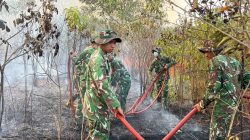Hadapi Api dengan Sigap, Personel Brigif TP 32/Mangkalihat Cepat Tangani Karhutla
