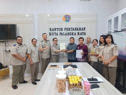 Kantah Palangka Raya Tegaskan Pentingnya Kepastian Hukum, Sertifikat Hak Milik Diserahkan ke Majelis Resort GKE