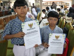 Ratusan Pelajar di Jakarta Selatan Terima Bantuan Pengambilan Ijazah