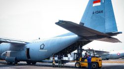Bersinergi Tangani Karhutla, Lanud Halim Distribusikan Material OMC